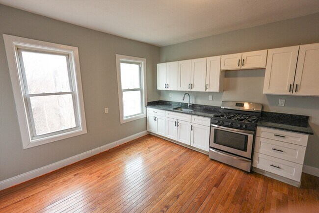Building Photo - 23 Barry St Unit 3 Rental