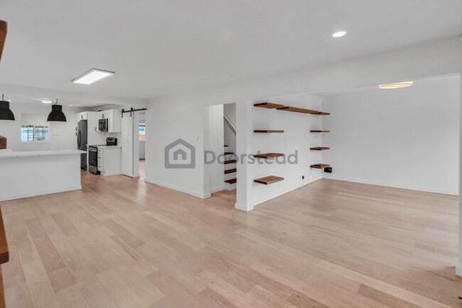 Photo - 924 24th Ave S