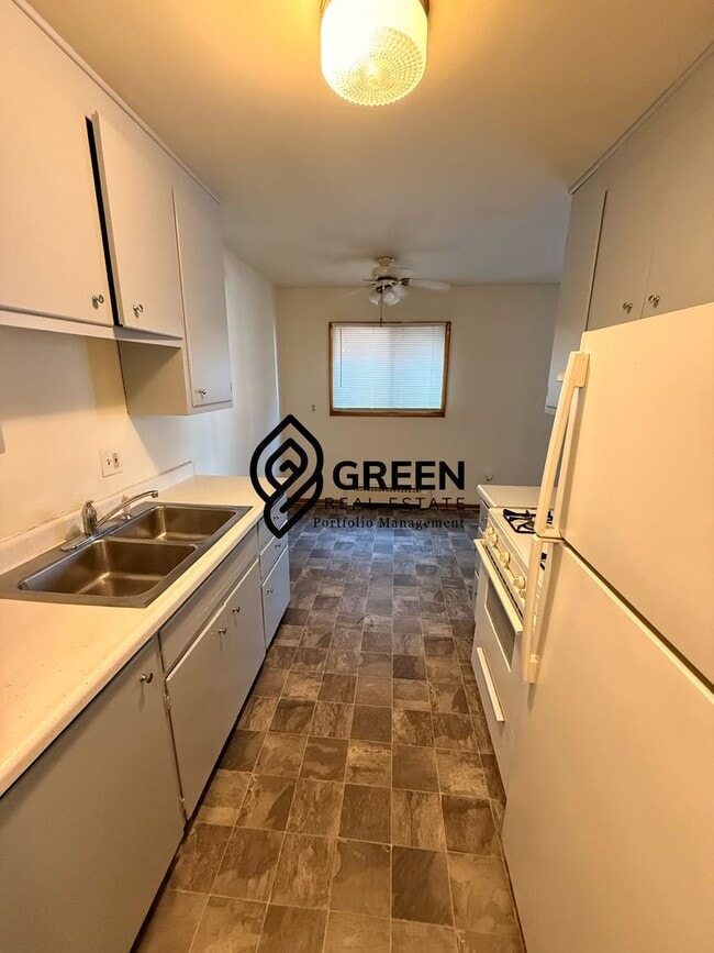 Photo - 450 S Dearborn Ave Unit 7