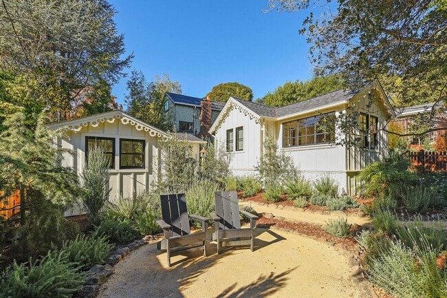 Building Photo - High end, fully furnished (or unfurnished) pair of cottages in Downtown Mill Valley! PROGRESSIVE Unit 3 - 7 Summit Avenue