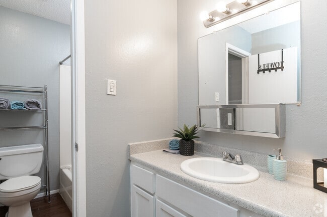 2HAB, 1BA - 676 ft² - Baño