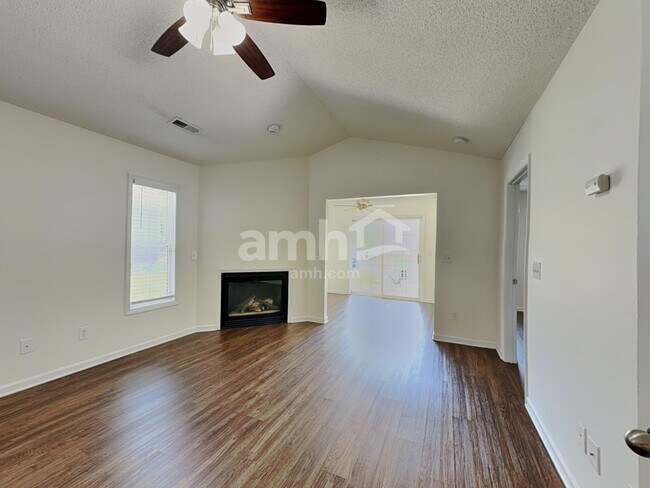 Photo - 106 Charlotte Ct