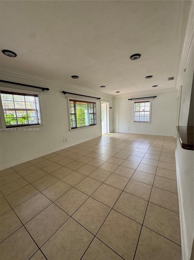 Photo - 551 E 60th St