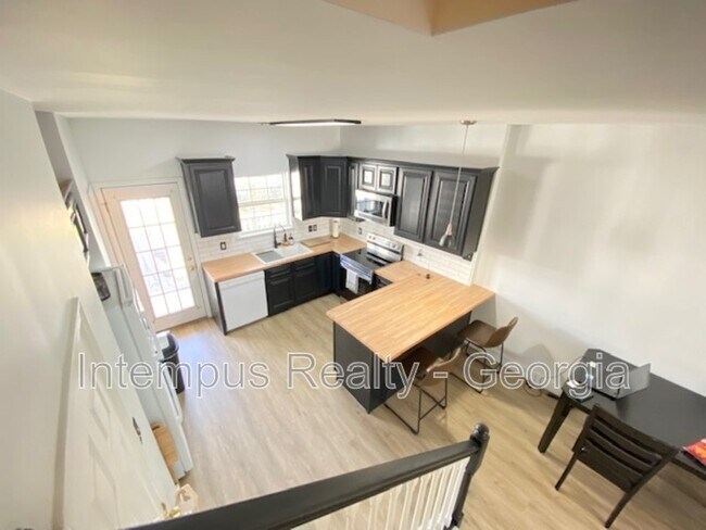 Photo - 301 Station Trl