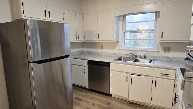 Photo - 4035 Meadowbrook Dr