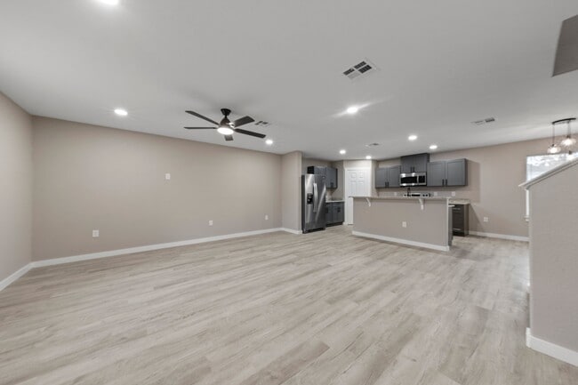 Photo - 1905 Sanger Ave