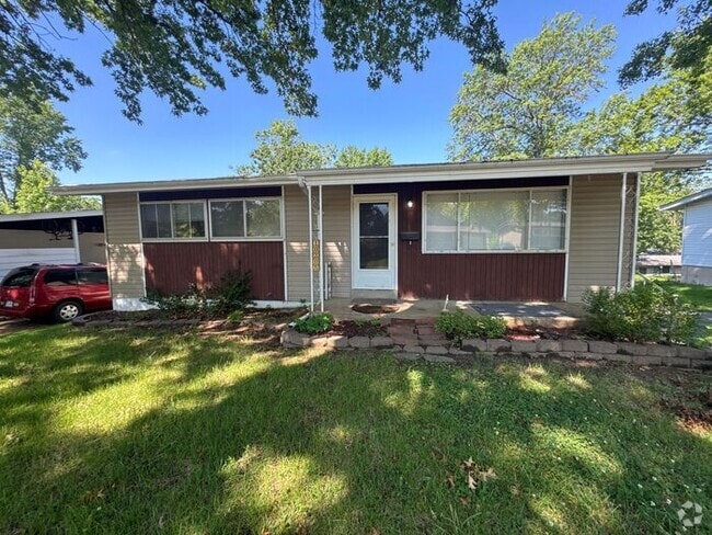 Building Photo - Three Bed 1 Bath Home