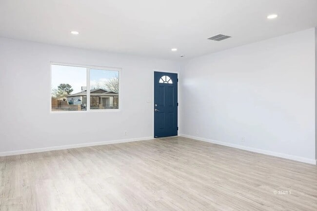 Photo - 341 S Gordon St