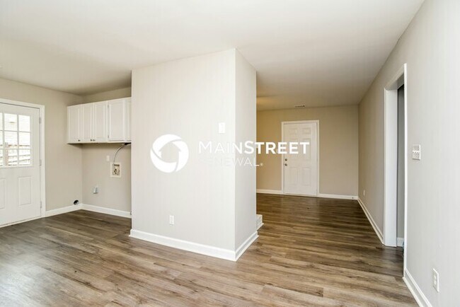 Photo - 3 Bedroom Pet-Friendly Home in Charlotte, NC with Main Street Renewal