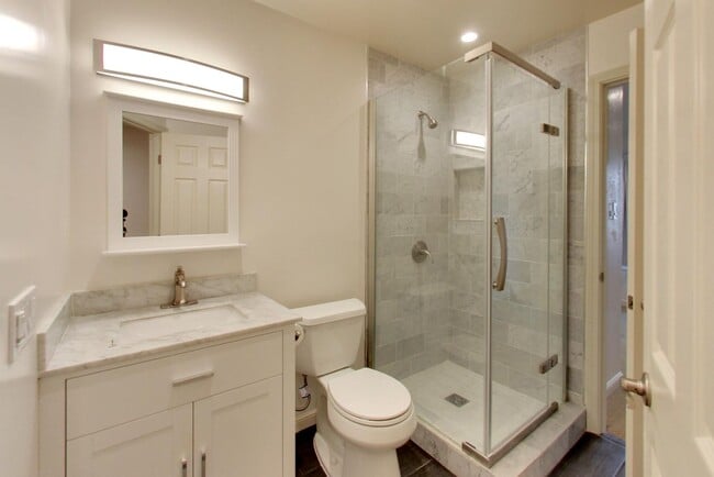 Photo - 205 Collins St Unit 5