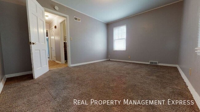 Photo - 1301 W 13th St