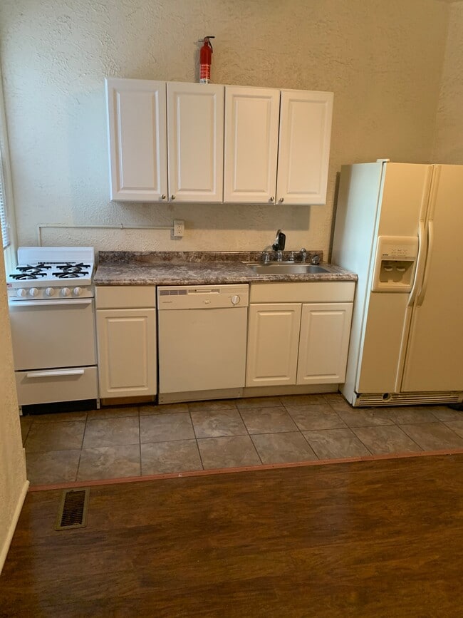 Building Photo - 18 Welsford St Rental