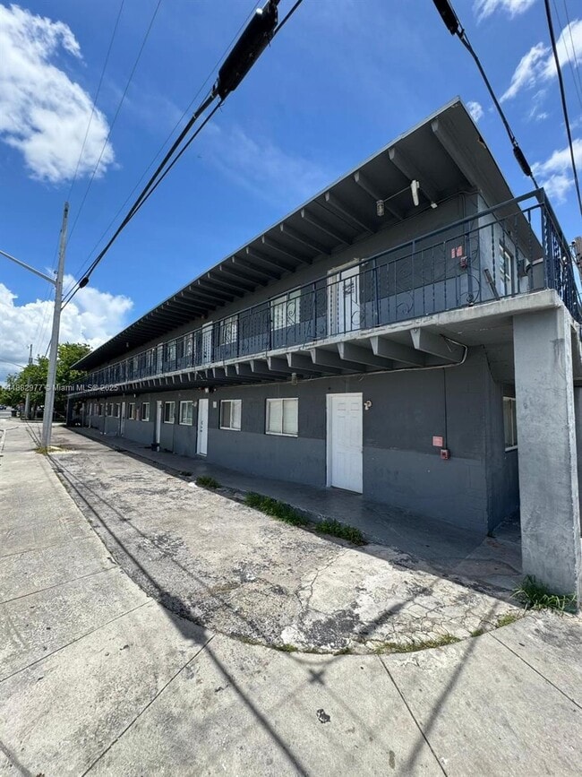 Building Photo - 485 SW 4th Ave Unit 7