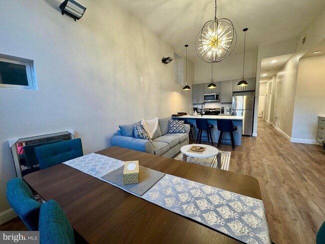 Building Photo - 3961 Baltimore Ave Unit 1F