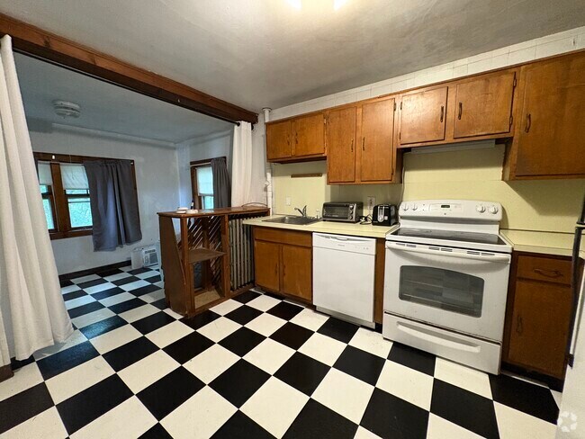 Building Photo - 28 Woodward St Unit 2 Rental