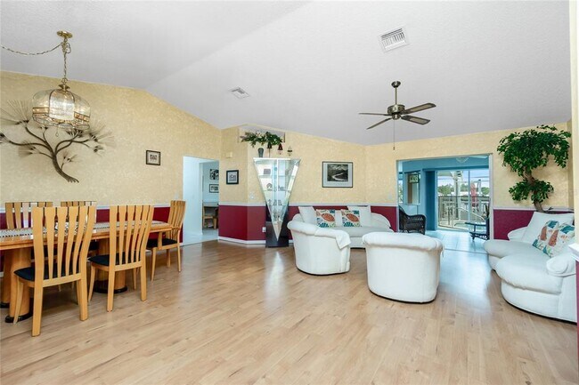 Photo - 4088 Gingold St