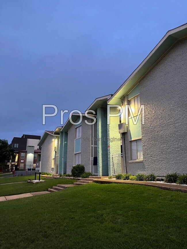 Photo - Monarch Court