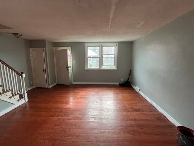 Photo - 6734 Sylvester St