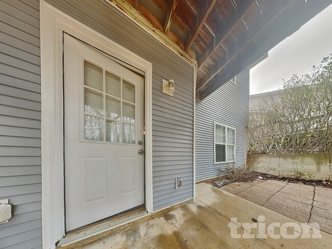 Photo - 37 Roxbury Ln