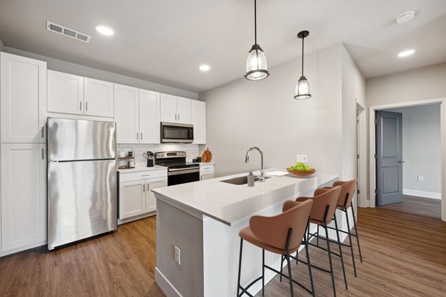 One Bedroom - 1 Bed / 1 Bath - 751 Sq.Ft.