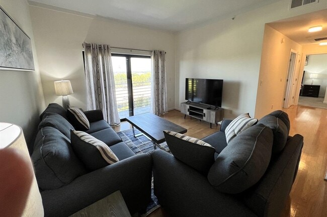 Photo - 715 N Church St