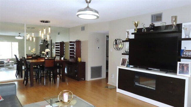 Photo - 2402 Ecuadorian Way Unit 34