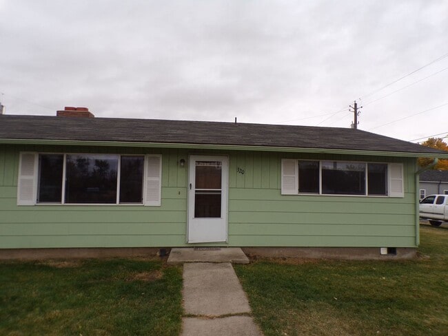 Building Photo - East Beakman St. Duplex Unit 320 East Beakman Rental