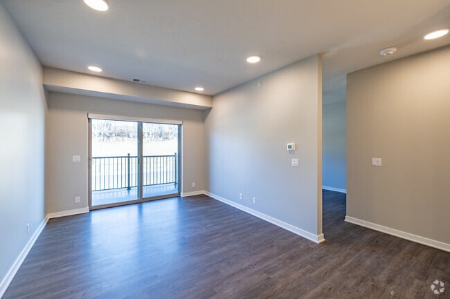 Studio - 709SF - Living Area - VUE19