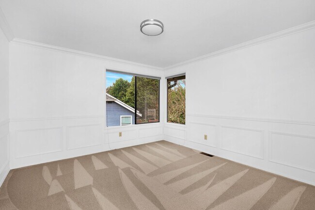 Photo - Open 3 Bedroom in Nice Neighborhood Close to Everything