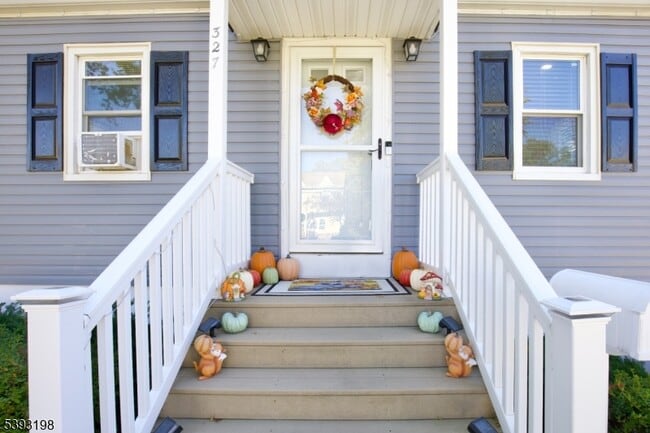 Photo - 327 Roosevelt Ln