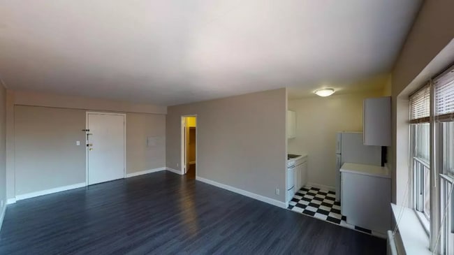 Building Photo - 1653 N Prospect Ave