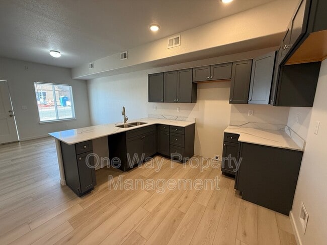 Photo - 1512 Elsie Jean Trl