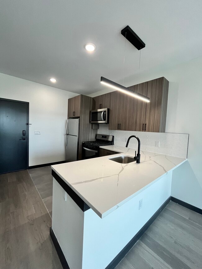 132 Mallory Ave 510 - 138 Mallory Ave