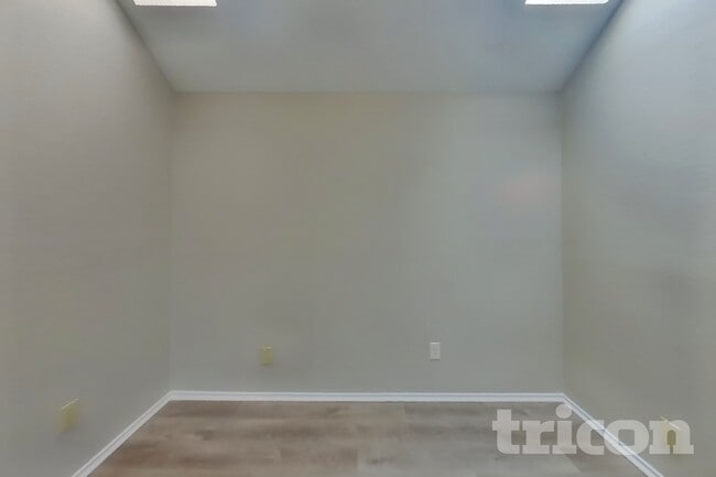 Photo - 908 Winchester Ln