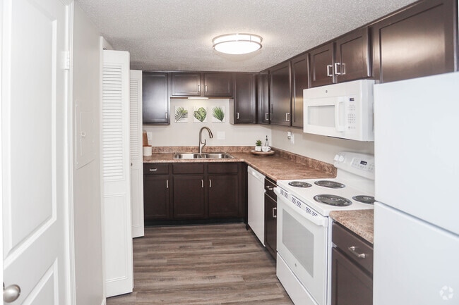 2BR, 1.5BA - 1200 SF