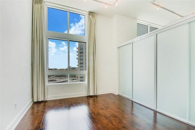 Photo - 1900 N bayshore Dr Unit 912