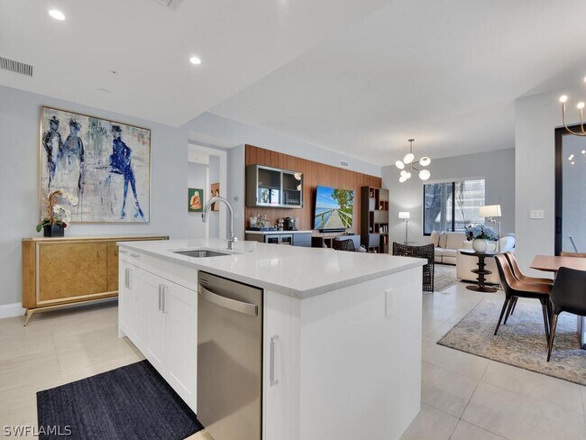 Building Photo - 1111 Central Ave Unit 216