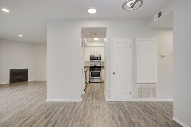 Photo - 711 N. Sweetzer Ave