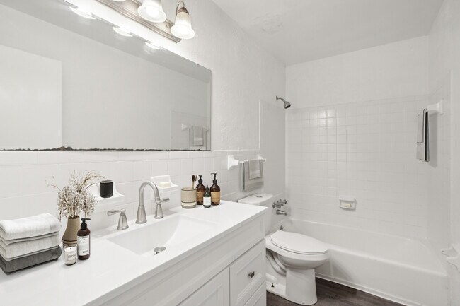 Photo - Falcon View Apartments