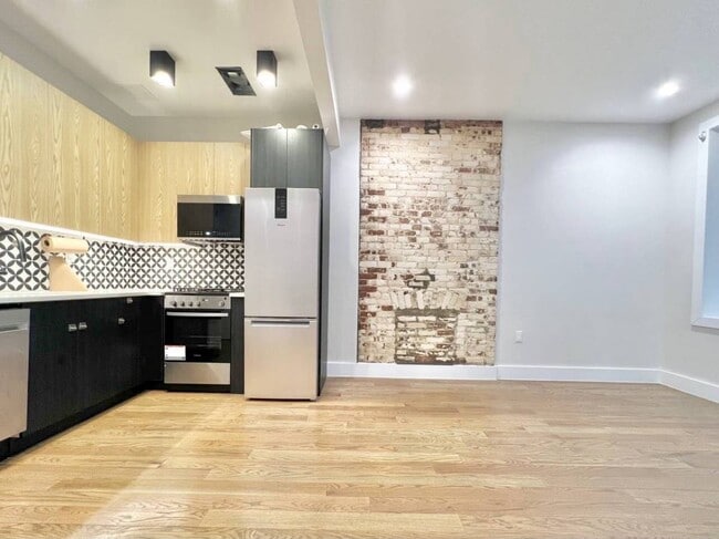 Building Photo - 1024 Rhinelander Ave Unit 5 Rental