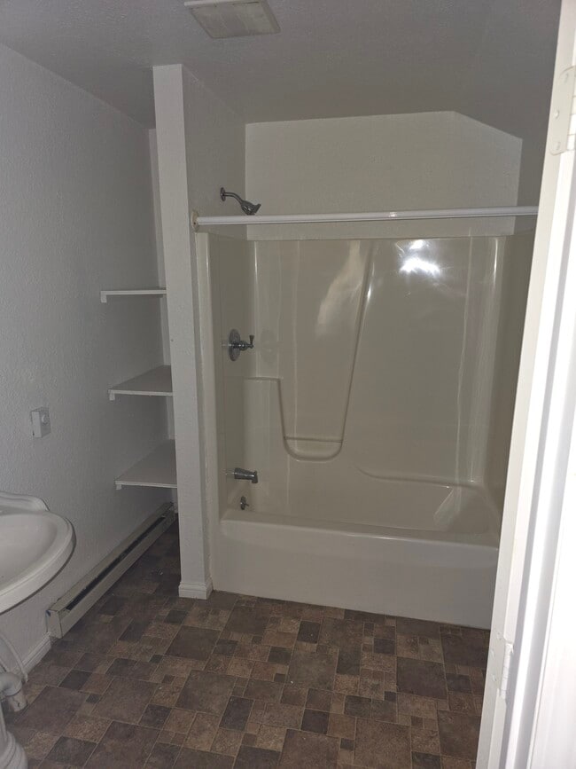 Photo - 120 3rd St NE