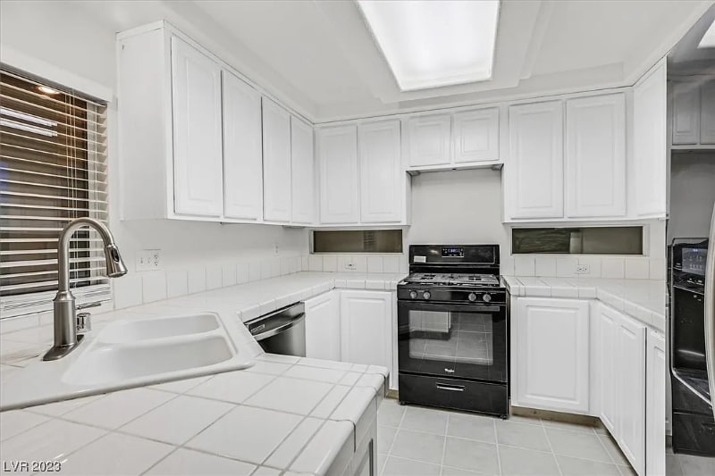 Photo - 638 Ribbon Grass Ave