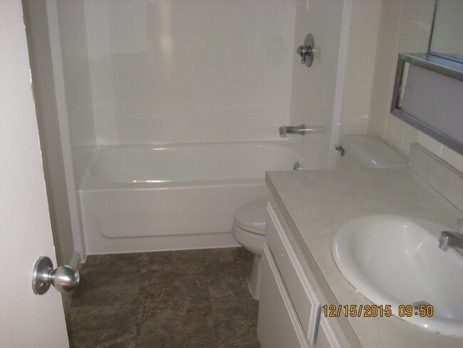 Photo - Hu, Andra Unit Hu, Reggie (down)