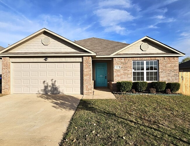 Charming 3 bedroom in the heart of Noble, OK! - Charming 3 bedroom in the heart of Noble, OK! House