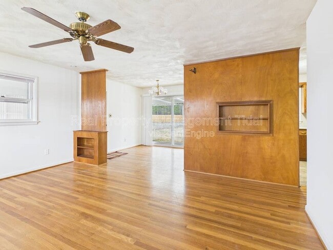 Photo - 47 Beaconsdale Ln