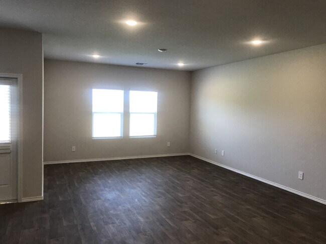 Photo - Beautiful Brand New Home in Arroyo Ranch