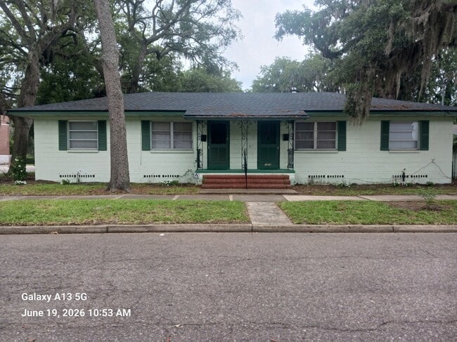 Photo - 1654 Talbot Ave