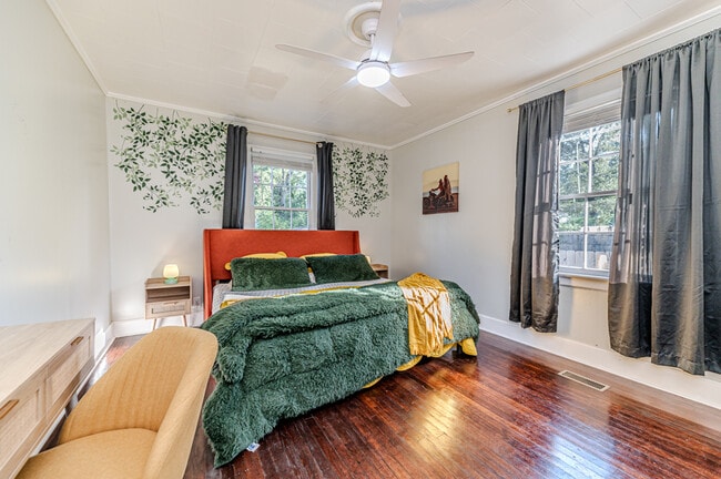 Photo - 508 W Chisholm St Unit Green