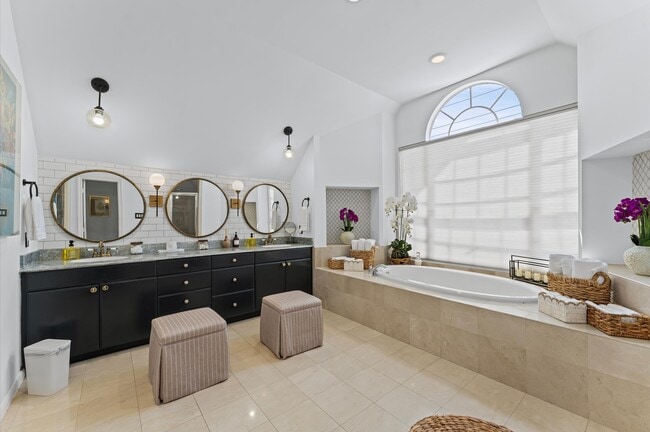 Building Photo - 2201 Crocker St