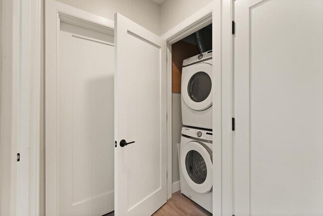 Photo - 211 Green St Unidad 206